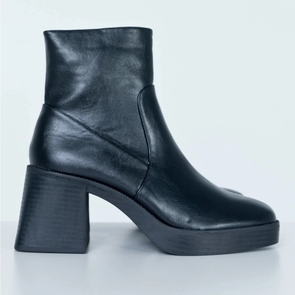 Like New Princess Polly Boots - Size 9 - Picture 4 of 9